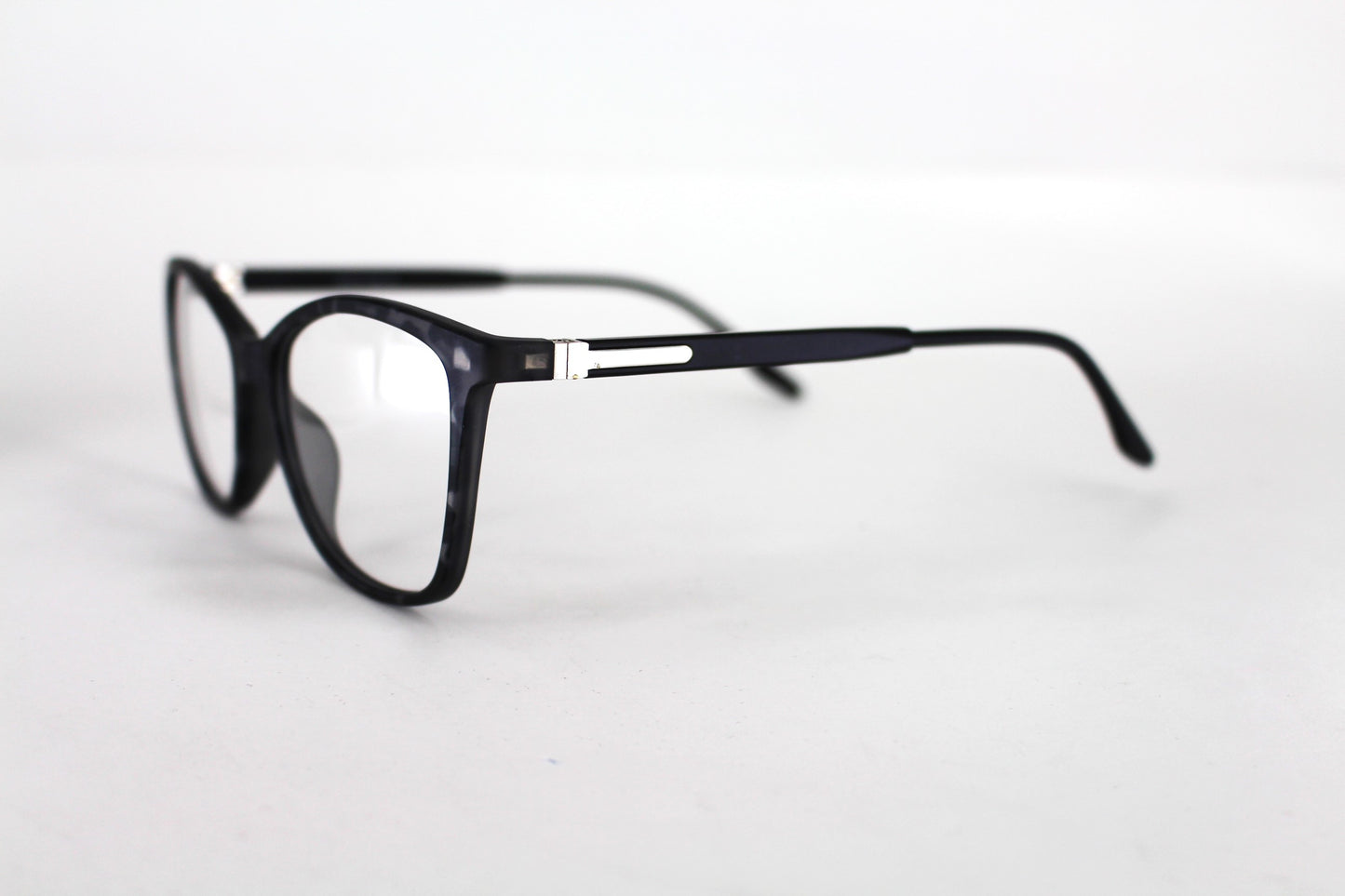 EyE M Trc186